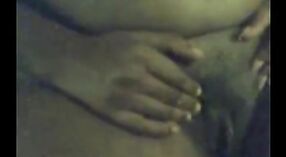 Милфа Дези демонстрирует свои сиськи в любительском порно видео 1 минута 00 сек