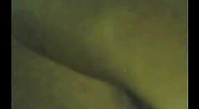 Милфа Дези демонстрирует свои сиськи в любительском порно видео 1 минута 40 сек