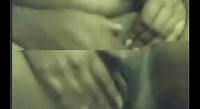 দেশি মিলফ অপেশাদার পর্ন ভিডিওতে তার বুবগুলি প্রদর্শন করে 3 মিন 40 সেকেন্ড