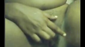 Милфа Дези демонстрирует свои сиськи в любительском порно видео 4 минута 20 сек