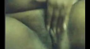 Милфа Дези демонстрирует свои сиськи в любительском порно видео 5 минута 00 сек