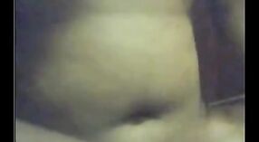 Милфа Дези демонстрирует свои сиськи в любительском порно видео 5 минута 40 сек