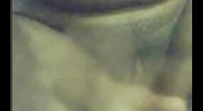 Милфа Дези демонстрирует свои сиськи в любительском порно видео 7 минута 00 сек