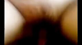 インドのセックスビデオ：バビは官能的なフェラチオを提供します 4 分 00 秒
