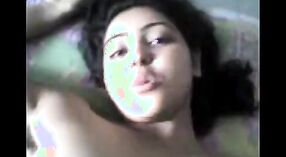 Owłosione Desi dziewczyna dostaje niegrzeczny w Amatorskie Filmy porno 3 / min 10 sec