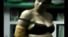 Amateur Desi Aunty's Full Nude Strip Show 1 min 20 sec