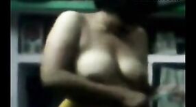 Espectáculo de Striptease Desnudo Completo de Amateur Desi Aunty 1 mín. 50 sec