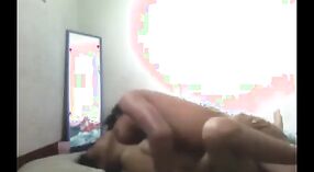 हौशी देसी मुली एक अश्लील व्हिडिओ बनवतात 1 मिन 00 सेकंद