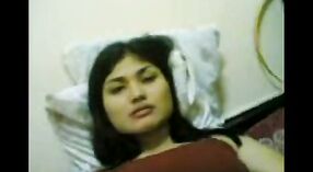 Desi Babe ' s Solo plezier in Amateur porno Video 2 min 20 sec