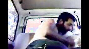 印度性爱视频：马拉地夫妇汽车丑闻 0 敏 0 sec