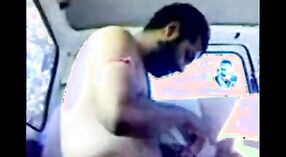 印度性爱视频：马拉地夫妇汽车丑闻 7 敏 00 sec