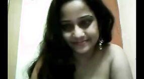 Film Seks India: Sesi Obrolan Panas Remya 3 min 40 sec