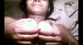 Indisches Pornovideo mit der Vagina eines engen Mädchens 5 min 20 s