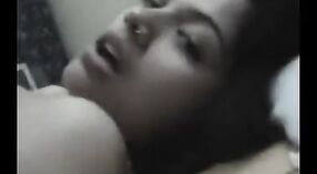 印度妻子的业余性剪辑：看着她让她的阴部舔了舔 3 敏 00 sec