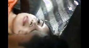 Indyjski seks wideo: kilka Desi Dziewczyny całują się w samochodzie 2 / min 10 sec