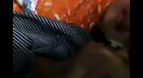 ಭಾರತೀಯ ಸೆಕ್ಸ್ ವೀಡಿಯೊಗಳು: ಕಾರಿನಲ್ಲಿ ಚುಂಬಿಸುವ ದೇಸಿ ಹುಡುಗಿಯರ ಜೋಡಿ 1 ನಿಮಿಷ 10 ಸೆಕೆಂಡು