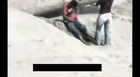อินเดียนเซ็กส์วีดีโอ:เป็กระตุ้นความรู้สึกชายหาดเล่น 3 นาที 30 วินาที