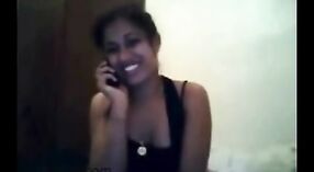 Desi MILF bate-papo na Webcam com Amador indiano pornô 0 minuto 0 SEC