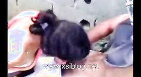 Gadis Perguruan Tinggi Amatir Menunggangi Ayam dua Junior dalam Video Porno Desi 2 min 50 sec