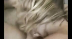 Rondborstige blondine wordt geneukt in Amateur porno Video 1 min 00 sec