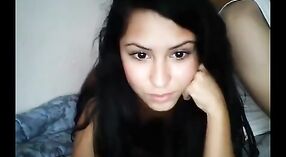 Girl Desi karo tokoh seksi bakal disebut menyang hotel kanggo jinis ing amatir porno video 17 min 00 sec