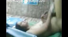 Vidéo de sexe indien mettant en vedette une étudiante desi faisant une pipe chaude 1 minute 50 sec