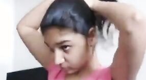 Video de sexo indio con una adolescente universitaria con tetas pequeñas 1 mín. 30 sec