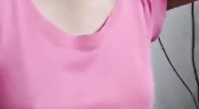 Vidéo de sexe indien mettant en vedette une adolescente d'université avec de petits seins 1 minute 40 sec