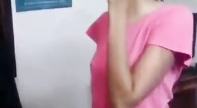 Vidéo de sexe indien mettant en vedette une adolescente d'université avec de petits seins 4 minute 00 sec