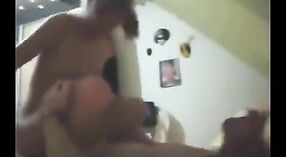 سنہرے بالوں والی Milf شوکیا فحش ویڈیو میں دو دوستوں کی طرف سے گڑبڑ ہو جاتا ہے 4 کم از کم 00 سیکنڈ