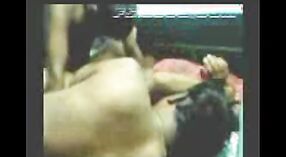Дези Бхаби трахается со своим мужем и его деваром в любительском видео 2 минута 50 сек