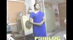 印度性爱录像带，带有令人惊叹的泰米尔办公室阿姨在蓝色纱丽 2 敏 10 sec