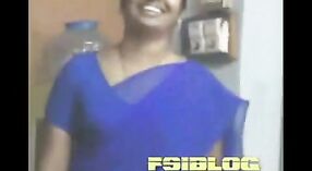 印度性爱录像带，带有令人惊叹的泰米尔办公室阿姨在蓝色纱丽 2 敏 30 sec