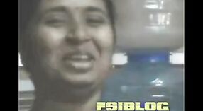 印度性爱录像带，带有令人惊叹的泰米尔办公室阿姨在蓝色纱丽 2 敏 50 sec