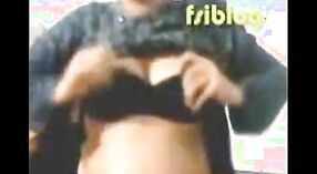 Дези милфа Амбика Чачи в любительском порно видео 0 минута 0 сек