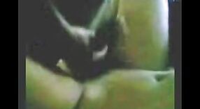 Indyjski seks wideo featuring a sexymumbai dziewczyna dzielenie się sama z przyjaciele w the scandal 8 / min 20 sec