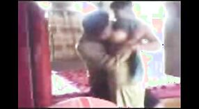 Skandal MMS Gadis Desi dalam Video Porno India 1 min 10 sec