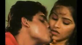 Desi milf dalam video seks India 3 min 50 sec