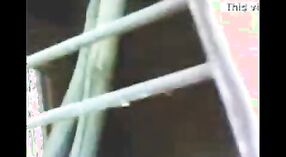 देसी लड़की हो जाता है घर के बाहर गड़बड़ द्वारा एक जाँघिया में इस शौकिया वीडियो 1 मिन 20 एसईसी