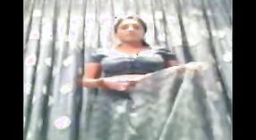 فيلم جنسي هندي يعرض نري ظبي مثير في ساري 1 دقيقة 20 ثانية