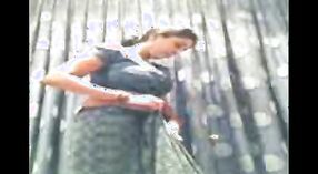 ইন্ডিয়ান সেক্স মুভি শাড়িতে একটি সেক্সি এনআরআই ভাবী বৈশিষ্ট্যযুক্ত 1 মিন 40 সেকেন্ড