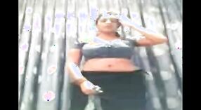 Filme de sexo indiano com um NRI bhabi sexy em saree 0 minuto 0 SEC