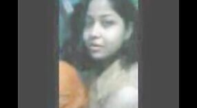 हौशी मिल्फ बंगाली महाविद्यालयीन मुलगी तिच्या प्रियकराबरोबर प्रथमच अनुभवते 4 मिन 00 सेकंद