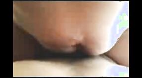 దేశీ కాల్ గర్ల్ హోటల్ గదిలో క్లయింట్ చేత ఇబ్బంది పడుతుంది 1 మిన్ 30 సెకను