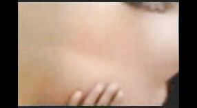 దేశీ కాల్ గర్ల్ హోటల్ గదిలో క్లయింట్ చేత ఇబ్బంది పడుతుంది 1 మిన్ 50 సెకను
