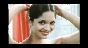印度性爱视频中有一个令人惊叹的NRI女孩在MMS视频中 0 敏 0 sec