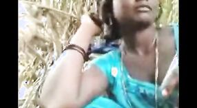 Девушка Дези из тамильской деревни занимается сексом на открытом воздухе со своим соседом 1 минута 50 сек