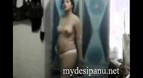 Gadis desi dalam video porno India 2 min 10 sec