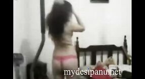 Gadis desi dalam video porno India 0 min 40 sec