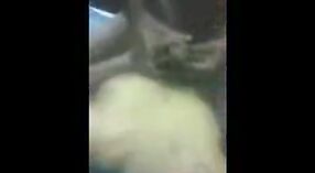 Videos de sexo indio con una puta local y audio hindi 1 mín. 50 sec